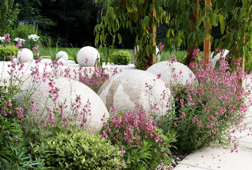 water feature using balls of granite in crouch, kent by greencube garden design