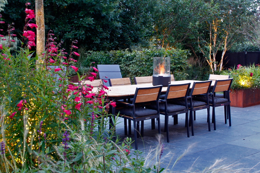 Outdoor dining and entertaining was a requirement of this contemporary garden design