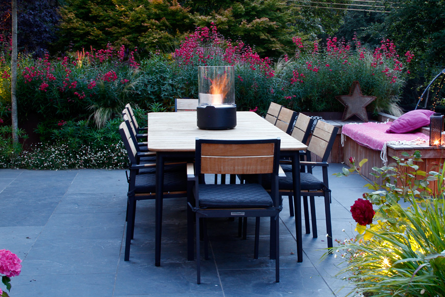 Outdoor dining and entertaining on the modern terrace